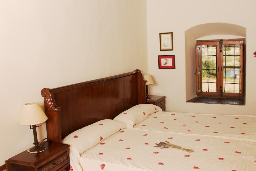 Palacio Viejo De Las Corchuelas Torrejon el Rubio Room photo