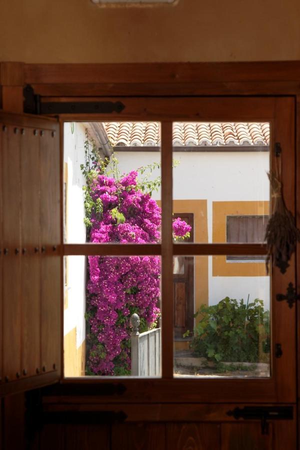 Palacio Viejo De Las Corchuelas Torrejon el Rubio Exterior photo